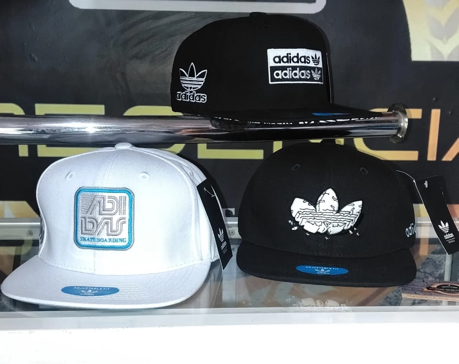 Gorra modelo 04 disponible en PRESENCIA, Cartagena