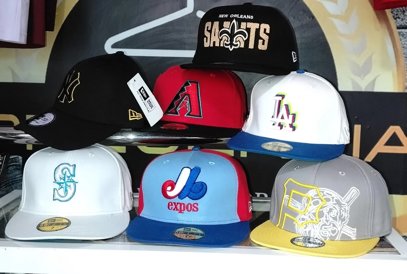 Gorras en estante MLB: NY, Diamondbacks, Saints, Dodgers LA, Mariners, Expos, Pirates (foto 17), disponibles en PRESENCIA, Cartagena
